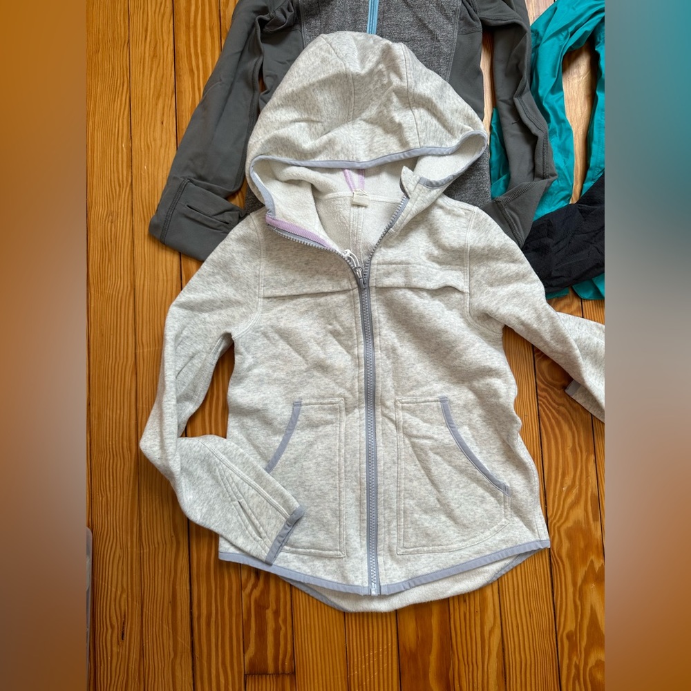 Ivivva oatmeal zip up sweatshirt hoodie by Lululemon